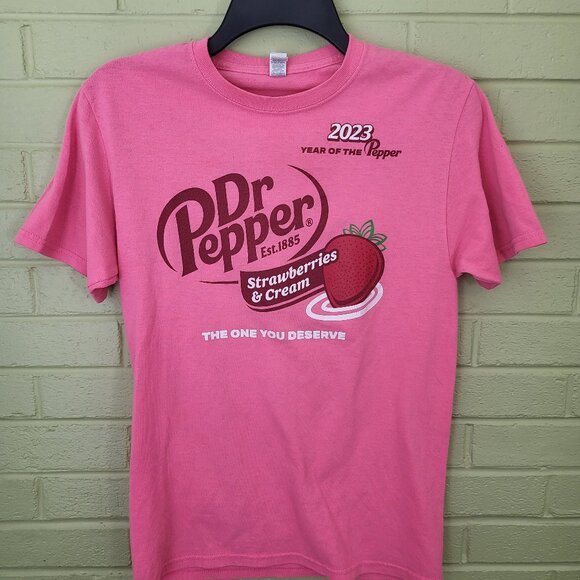 2023 Dr Pepper Strawberries & Cream T Shirt Womens SMALL Pink Graphic Fashion A1 - Picture 1 of 5